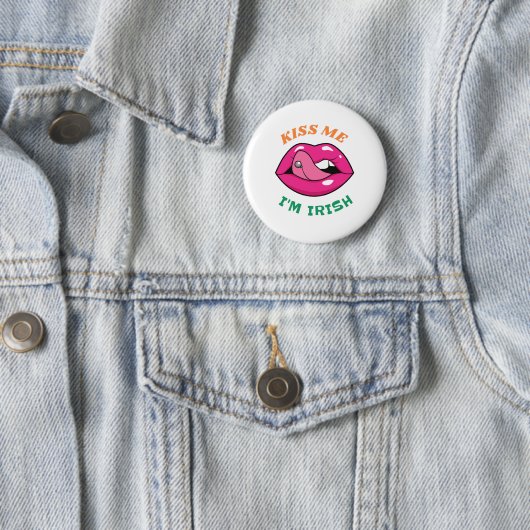 Badge Rond 5 Cm Embrasse-Moi Je Suis Irlandais Lèvres Tongue Pierc (En situation)