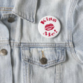 Badge Rond 5 Cm Embrasse-moi ! Lèvres rouges (En situation)