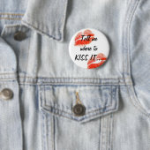 BADGE ROND 5 CM EMBRASSEZ-LE… (En situation)