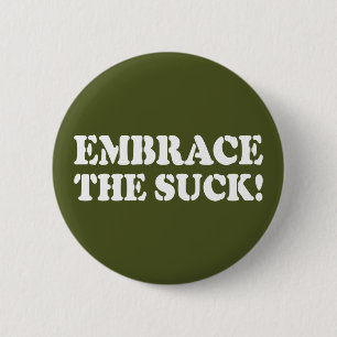 BADGE ROND 5 CM EMBRASSEZ LE SUCK !