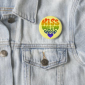 Badge Rond 5 Cm embrassez-moi (En situation)