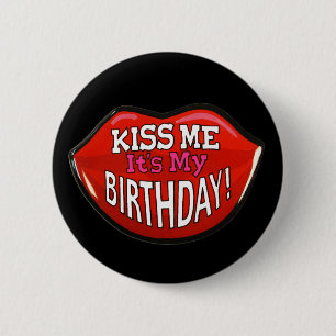 Badge Rond 5 Cm Embrassez-moi que c'est mon bouton d'anniversaire