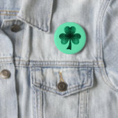 Badge Rond 5 Cm Emerald Green Sparkles Shamrock Clover turquoise (En situation)