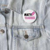 Badge Rond 5 Cm Enseignant Funky Math Pink Eraser (En situation)