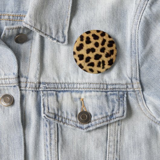 BADGE ROND 5 CM ÉPINGLE IMPRIMÉ GUÉPARD (En situation)