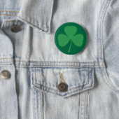 Badge Rond 5 Cm Épinglette shamrock de la Saint-Patrick (En situation)