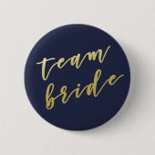Badge Rond 5 Cm Épouse d'équipe | Faux Gold Script Blanc (Devant)