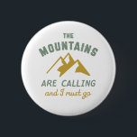Badge Rond 5 Cm Escalade Rocheuse vintage Les Montagnes Appelent<br><div class="desc">Un design inspirant pour ceux qui aiment escalader les montagnes, l'alpinisme, l'escalade randonnée ou intérieure. Marchandises de motivation cool pour grimpeurs, randonneurs et toute personne à l'extérieur. Idéal pour les amateurs d'aventure, activités de plein air dans la nature. Grand cadeau de Noël et cadeau d'anniversaire pour grand-père, père, père, mari,...</div>