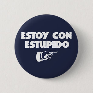 Badge Rond 5 Cm Escroquerie Estupido. d'Estoy