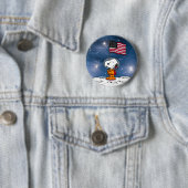 Badge Rond 5 Cm ESPACE | Snoopy avec astronaute du drapeau (En situation)