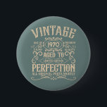 Badge Rond 5 Cm Étiquette de whiskey vintage pour anniversaire per<br><div class="desc">Faites de votre anniversaire un cadeau spécial grâce à ce design unique. Ajoutez une touche d'élégance sophistiquée à votre fête d'anniversaire avec nos designs uniques et exquis. Ces graphismes apportent sophistication et originalité à tout produit, créant un cadeau mémorable et élégant. Ils sont parfaits pour ceux qui apprécient une touche...</div>