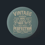 Badge Rond 5 Cm Étiquette de whiskey vintage pour anniversaire per<br><div class="desc">Faites de votre anniversaire un cadeau spécial grâce à ce design unique. Ajoutez une touche d'élégance sophistiquée à votre fête d'anniversaire avec nos designs uniques et exquis. Ces graphismes apportent sophistication et originalité à tout produit, créant un cadeau mémorable et élégant. Ils sont parfaits pour ceux qui apprécient une touche...</div>