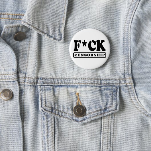 BADGE ROND 5 CM F*CK CENSORSHIP (En situation)