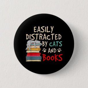 Badge Rond 5 Cm Facilement distrait par les chats et les livres   