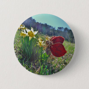 Badge Rond 5 Cm fée à aile rouge et jonquilles