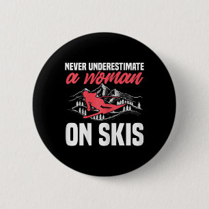 Badge Rond 5 Cm Femmes Ski Drôle Ski Ne Sous-estimez Jamais Une Fe