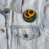 Badge Rond 5 Cm Fille de tournesol rustique (En situation)