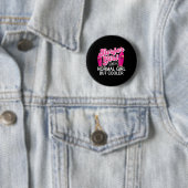 Badge Rond 5 Cm Fille surfeuse comme une fille normale mais plus c (En situation)