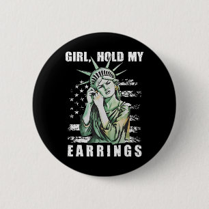 Badge Rond 5 Cm Fille Tiens Mes Boucles D'Oreilles Statue Résiste