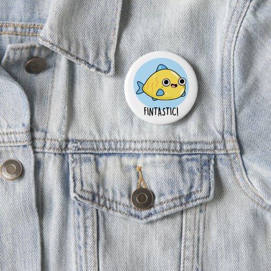 Badge Rond 5 Cm Fintastic Funky Fish Pun (En situation)