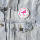 Badge Rond 5 Cm Flamant rose ROSE JOUR 23JUIN BOUTON (En situation)