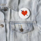 Badge Rond 5 Cm Flèche dans le coeur (En situation)