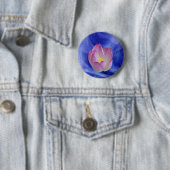 Badge Rond 5 Cm Fleur de lotus du coeur au coeur (En situation)