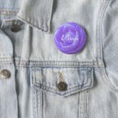 Badge Rond 5 Cm fleur de rose violette (En situation)