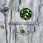 BADGE ROND 5 CM FLEUR SAUVAGE (En situation)