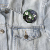Badge Rond 5 Cm fleurs blanches de Trillium (En situation)