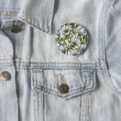 Badge Rond 5 Cm Fleurs cosmos blanches (En situation)