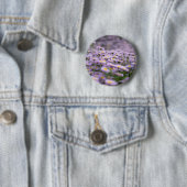 Badge Rond 5 Cm Fleurs d'aster violet (En situation)