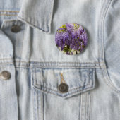 Badge Rond 5 Cm Fleurs de bisteria violet (En situation)