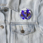 Badge Rond 5 Cm Fleurs Iris Violets (En situation)