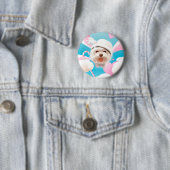 Badge Rond 5 Cm Fluffy Dog avec Casquette blanc (En situation)