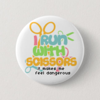 Badge Rond 5 Cm Fonctionnement avec des ciseaux