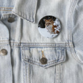 Badge Rond 5 Cm Fox rouge dans la neige (En situation)