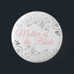Badge Rond 5 Cm Frilly Rose & Grey Mère du Mariage de mariée<br><div class="desc">Identifiez les joueurs clés de votre douche nuptiale, dîner mariage ou de répétition avec nos élégants boutons rose et gris. Ce bouton est doté de dentelles en faux feuille gris argent sur un arrière - plan blanc avec texte rose lecture Mère de la mariée. Parfait comme une faveur ou un...</div>