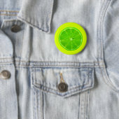 Badge Rond 5 Cm Fruits d'agrumes, tranche verte brillante de chaux (En situation)