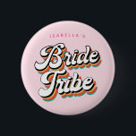 Badge Rond 5 Cm Funky Retro Vintage Mariée Tribe Bachelorette<br><div class="desc">Bouton Funky Retro Inspiré Bachelorette Party pour la tribu des mariées de la mariée - avec des couleurs joyeuses rétro et votre texte de choix. Un design amusant, coloré et heureux d'inspiration vintage avec "Bride Tribe" et texte personnalisable. Vous pouvez même changer les couleurs des lettres si vous le souhaitez...</div>
