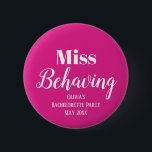 Badge Rond 5 Cm Funny Bachelorette rose<br><div class="desc">Commencez la fête avec le bouton Funny Pink Bachelorette Party ! Cet accessoire est parfait pour ajouter une touche d'humour et de plaisir à votre fête de bachelorette. Avec ses couleurs rose et blanche, vous pouvez le customiser avec votre propre message texte, que ce soit le nom de la mariée,...</div>