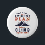 Badge Rond 5 Cm Funny Retraite Plan Escalade de montagne<br><div class="desc">Oui, J'Ai Un Régime De Retraite. Je Prévois Monter Les Montagnes. Design amusant pour ceux qui aiment la randonnée, le camping, l'extérieur, l'activité récréative, la nature, l'escalade rocheuse de montagne et l'aventure sauvage. Marchandises vintages et rétro pour retraité extérieur. Parfait pour les collègues à la retraite, les collègues, les patrons,...</div>