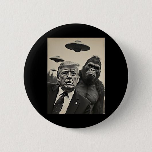 Badge Rond 5 Cm Funny Trump Bigfoot Selfie Avec Ufos Alien Étrange (Devant)