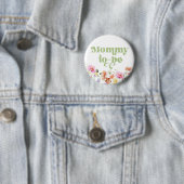 Badge Rond 5 Cm future maman à fleurs sauvages (En situation)