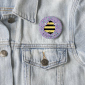 Badge Rond 5 Cm Future maman abeille violette florale (En situation)