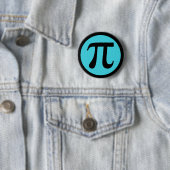 Badge Rond 5 Cm geek mathématique, symbole Pi, bleu sur noir (En situation)
