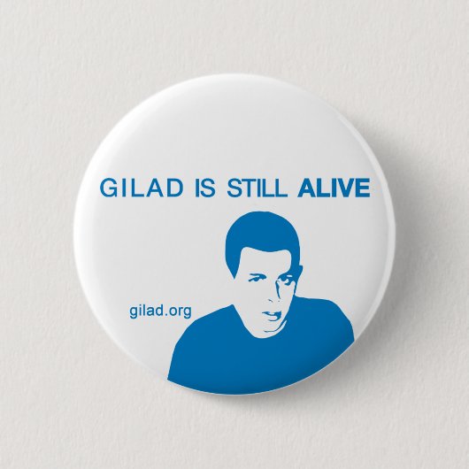 Badge Rond 5 Cm Gilad Shalit est encore VIVANT (Devant)