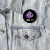 Badge Rond 5 Cm Go Fig ure Funny Fig Fruit Pun Dark BG (En situation)