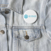 Badge Rond 5 Cm Go Peace (Bleu) (En situation)