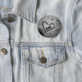 Badge Rond 5 Cm goupille d'amour (En situation)